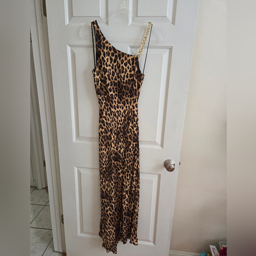 Stunning Long Alice + Olivia Leopard print dress